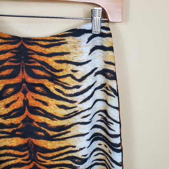 Charlie Holiday Genesis Skirt in Animal Print - Picture 7 of 11